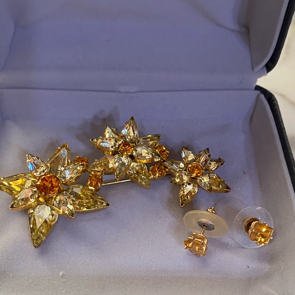 Weiss brooch and earring set